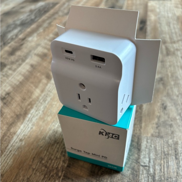 USB-C PD Surge Protector 3-Outlet Wall Tap - Picture 8 of 8